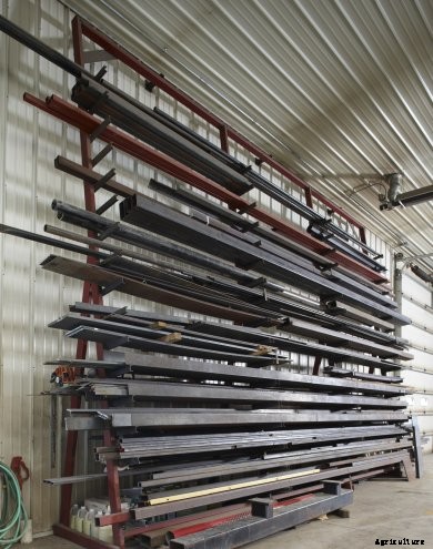 vertical-rack 4 DIY Farm Shop Implements